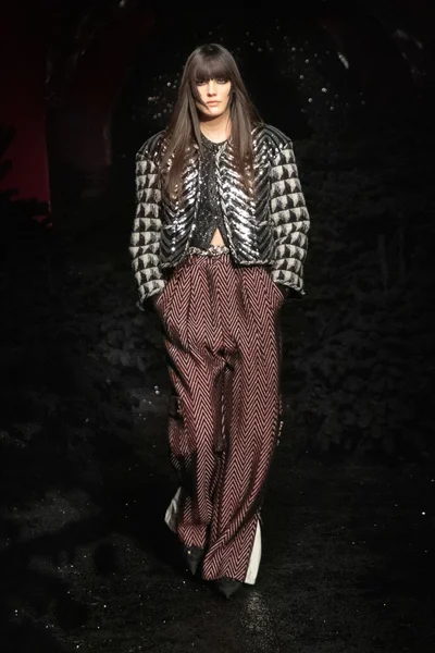 Look 28